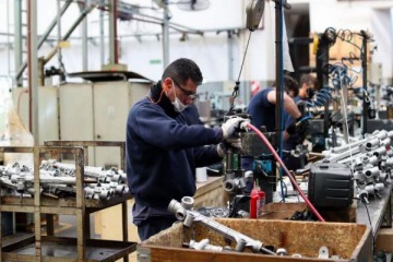 La industria y la construcción cayeron fuerte en marzo con los peores números en la era Milei