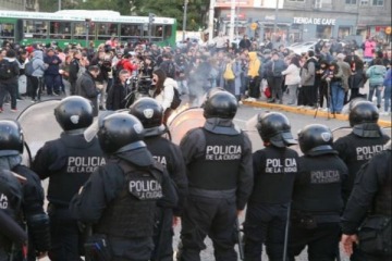 La policía activó el protocolo antipiquetes en la marcha de UTEP frente a la Secretaría de Trabajo