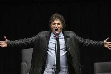 Milei anunció su regreso a los escenarios: una obra teatral benéfica en el Muro de Berlín