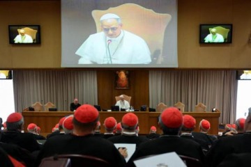 El Papa León XIV explicó su nombre pontificio y recordó a Francisco en su primera audiencia ante el Colegio de Cardenales