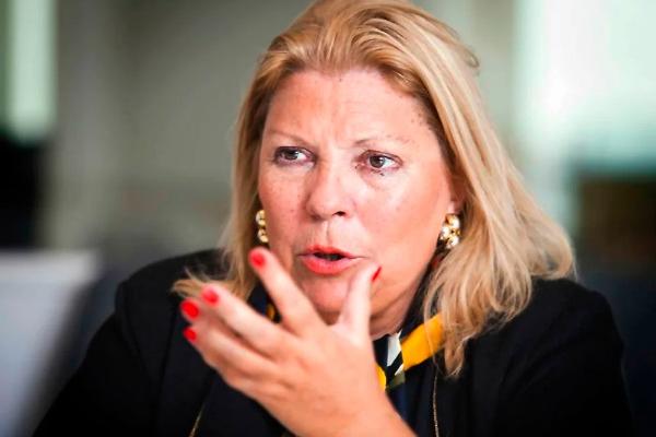 "Al parecer vuelve el lujo y la ortodoxia", dijo Elisa Carrió sobre León XIV