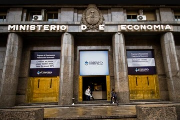 Caputo avanza hacia un nuevo canje y detalló los instrumentos que licitará para renovar la deuda