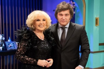 Mirtha Legrand cruzó a Javier Milei en un desfile y mostró un gesto de simpatía: "Viva la libertad, carajo"