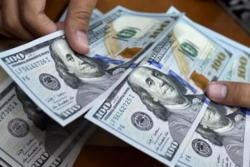 El Gobierno prepara el anuncio para habilitar el uso de dólares "del colchón"