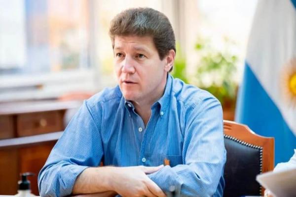 Melella rechazó la baja de aranceles a celulares importados y sostuvo que "responde al acuerdo con el FMI"