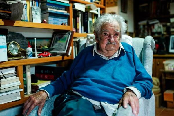 Alberto Fernández, Axel Kicillof y Sergio Massa despidieron a José "Pepe" Mujica