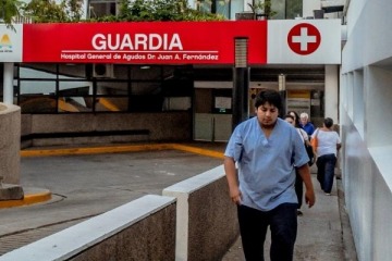 Motosierra: inmigrantes ilegales deberán pagar para atenderse en hospitales y asistir a universidades