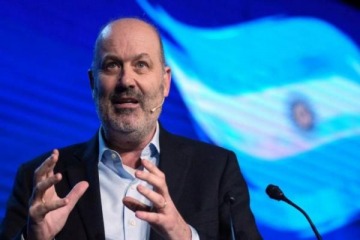 Sturzenegger propuso a Tierra del Fuego como "parque de diversiones mundial" ante el desempleo por la baja de aranceles