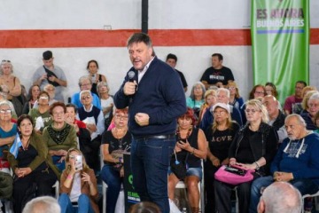 Santoro cierra su campaña porteña en la UBA contra la motosierra libertaria y el "abandono" del PRO 