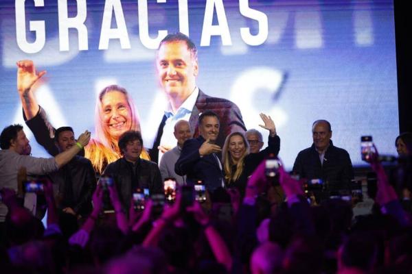 Adorni festejó el triunfo en CABA y realizó un llamado de unidad al PRO: "Los invito a dejar los personalismos para sumarse a LLA"