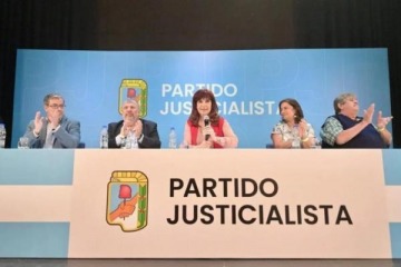 Tras las legislativas en CABA, el PJ se reúne este martes en un congreso virtual sin CFK y con la presencia de Kicillof en duda