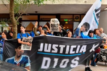 Suspendieron el juicio por la muerte de Diego Maradona tras la polémica que involucra a una de las juezas del tribunal