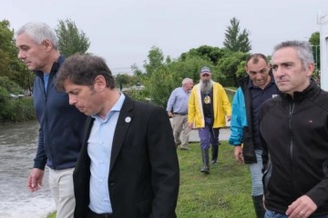 Kicillof refuerza la asistencia en la Provincia: "el agua está bajando, con excepciones en Salto y Campana"