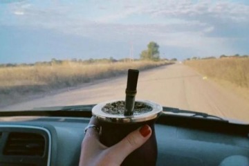 Mendoza y Córdoba cobran multas de hasta $420.000 por tomar mate en la ruta
