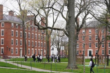 Trump prohibió a Harvard inscribir a estudiantes extranjeros en el marco de intensos cruces entre la universidad y la Casa Blanca