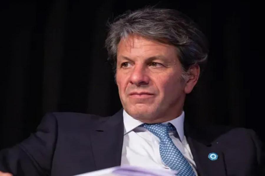 Tras anunciar las nuevas medidas para usar dólares sin declarar, Juan Pazo cruzó al kirchnerismo