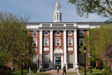 La Justicia de EEUU impidió que Trump revoque la matrícula de estudiantes extranjeros en Harvard