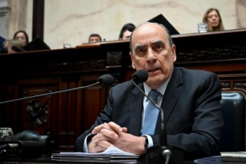 El Gobierno adelantó que enviará la próxima semana al Congreso el proyecto del "dólar colchón"