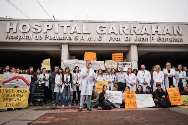 Médicos residentes del Garrahan seguirán con las medidas de fuerza y piden al Gobierno una nueva reunión