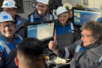 YPF avanza en un acuerdo con una megapetrolera italiana para exportar GNL 