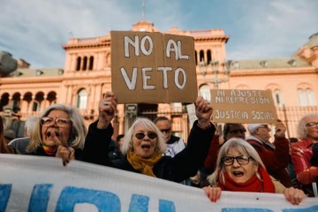 Cómo quedarían las jubilaciones y el bono con media sanción opositora que Milei quiere vetar