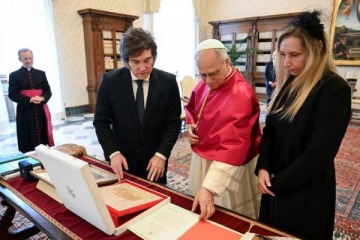 Milei se reunió con León XIV en el Vaticano y el Papa le confirmó que visitará la Argentina