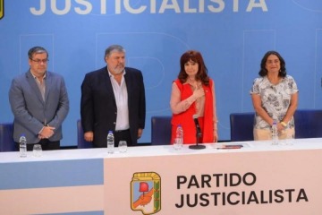 Cristina Kirchner convocó una reunión de emergencia con senadores peronistas en la sede del PJ