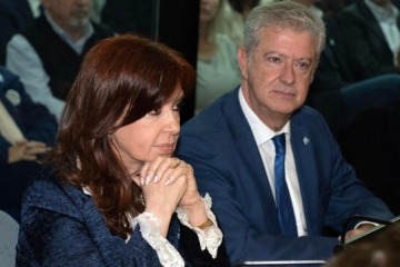 Carlos Beraldi negó rumores de fuga de CFK tras la sentencia y lanzó una indirecta a Macri: "no como otros que se fueron a Uruguay"