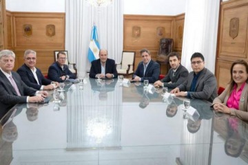 Gobernadores se reunieron con el Gobierno para discutir la recaudación, la coparticipación y el freno a la obra pública