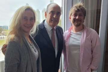 Sin Javier pero con Karina Milei y Santi Caputo, se reúne el Gobierno ante la Plaza de Mayo por Cristina