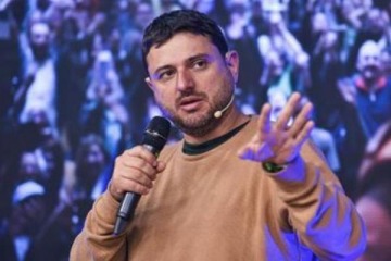 Grabois criticó la decisión de la justicia de que Cristina Kirchner use tobillera y limite sus salidas al balcón