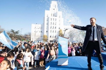 Otermín encabezó la promesa de Lealtad a la Bandera en Lomas de Zamora