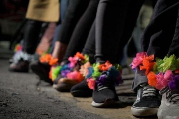 Mujeres se convocaron en la esquina de San José para respaldar a CFK y reivindicar "el certificado de dignidad"