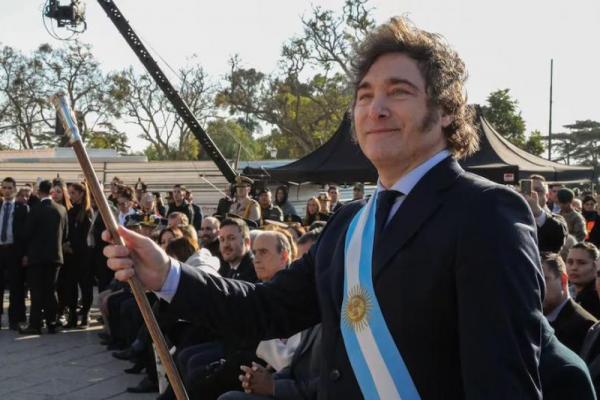 Milei encabezó su propio acto por el Día de la Bandera en Palermo y sin Villarruel