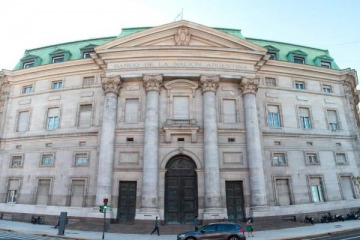Sigue la motosierra: Milei cierra 60 sucursales del Banco Nación en todo el país