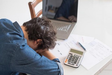 Sobrevivir a la crisis: un estudio de la UCA demostró que el estrés económico superó el 50% y afecta más a sectores medios