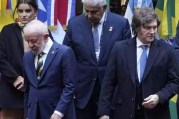 El cortante saludo entre Milei y Lula da Silva en el Mercosur a horas de la visita del brasileño a Cristina Kirchner 