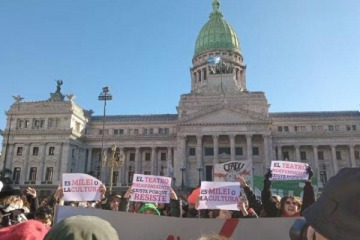 Foto de "Los artistas no nos callamos": con el Festival ENTR, el teatro argentino se organiza contra la motosierra de Milei