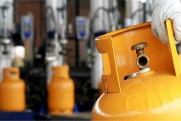 Crisis y motosierra: el Ejecutivo quitó los controles sobre los precios de las garrafas