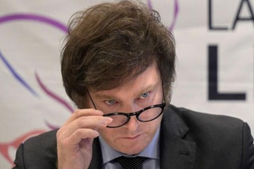 Mientras continúa la crisis del gas, Javier Milei pelea con Luzu TV