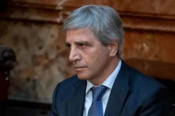 Tras la aprobación del aumento a jubilaciones, Caputo advirtió a los senadores que: "El equilibrio fiscal no se negocia"