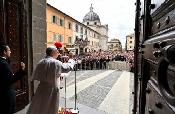 Desde sus vacaciones, León XIV convocó a rechazar la guerra y rezar por sus víctimas