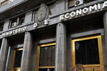 Ante el "armagedon de las LEFIs", Caputo lanza Lecaps fuera de agenda para desactivar un vencimiento récord de $30 billones