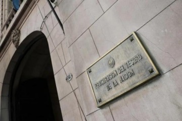 El Gobierno dispuso una purga interna en la Procuración del Tesoro por "filtraciones" sobre la causa YPF