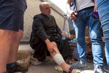 Israel bombardeó una Iglesia en Gaza e hirió a Gabriel Romanelli, cura argentino amigo del papa Francisco