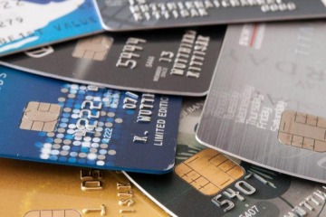 Según el BCRA, cada vez más personas incumplen pagos y no pueden sostener cuotas de la tarjeta de crédito