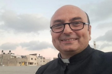 Argentina expresó "seria preocupación" por el cura que salió herido en Gaza, pero eludió repudiar el bombardeo israelí