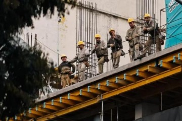 Paritarias: la UOCRA acordó un aumento del 2,21% y un bono no remunerativo de hasta $96.000