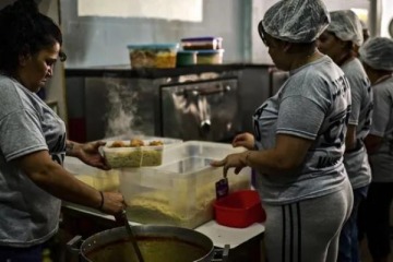 Los comedores siguen bajo la motosierra de Milei: el Gobierno eliminó el RenaCom