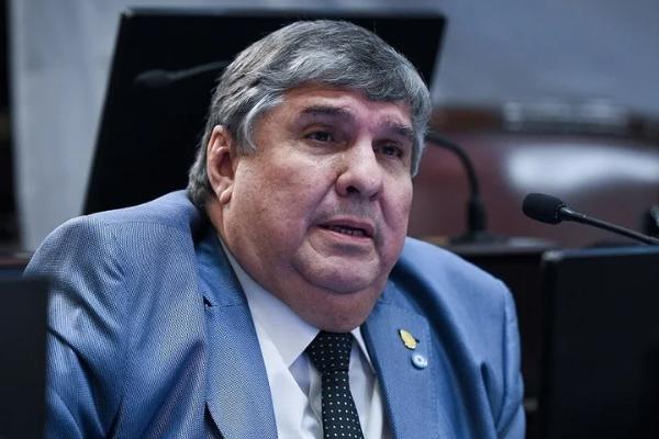 La contundente crítica de Mayans a Milei: desconoce la división de poderes y es  muy parecido a un gobierno de facto